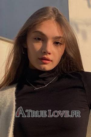 205821 - Ekaterina Âge: 19 - Russie