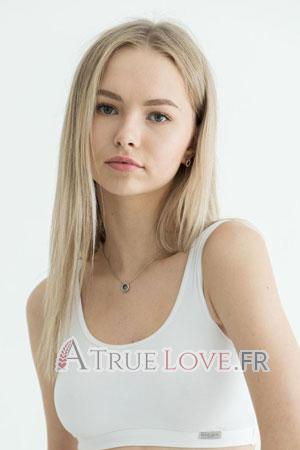 213080 - Anastasiia Âge: 20 - Ukraine