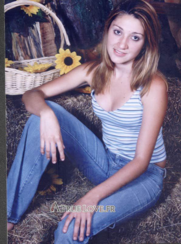 54542 - Daniela &Acirc;ge: 22 - Costa Rica